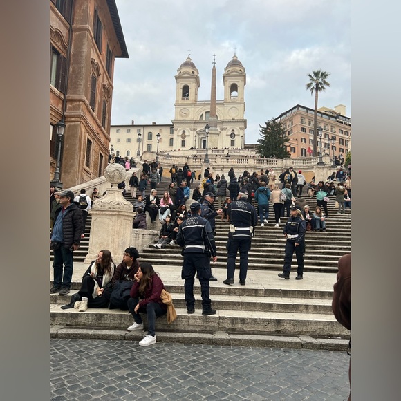 Meet your Posher, Vicki โ๏ธ๐ - Picture 8 of 17